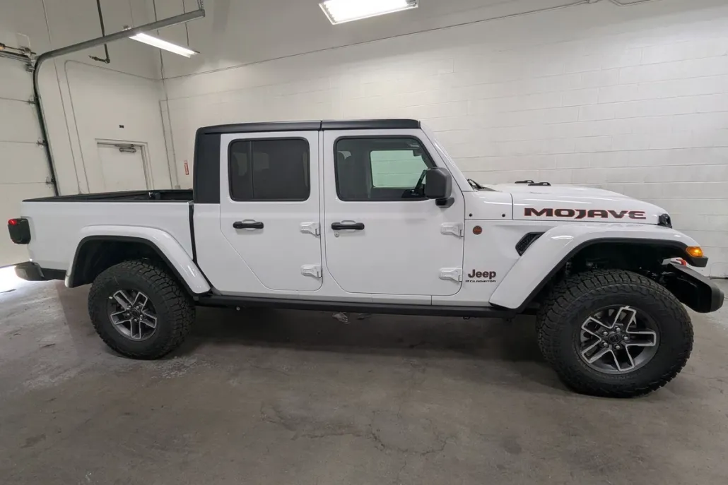 2025 Jeep Gladiator Mojave photo 1