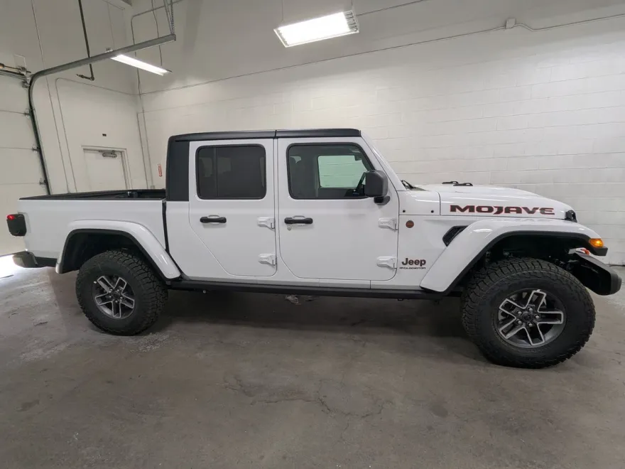 2025 Jeep Gladiator Mojave photo 1