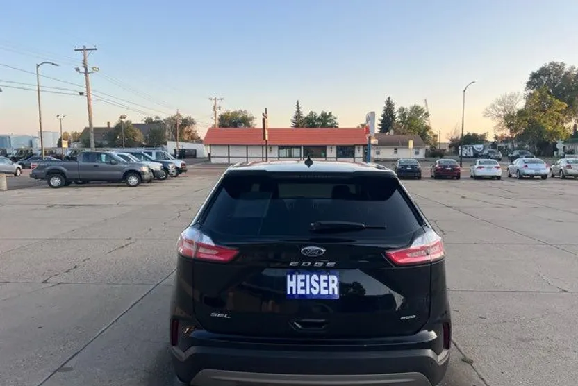 2021 Ford Edge SEL photo 1