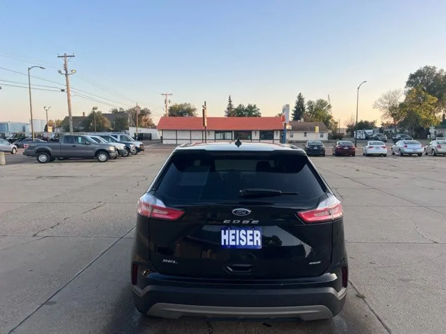 2021 Ford Edge SEL photo 1