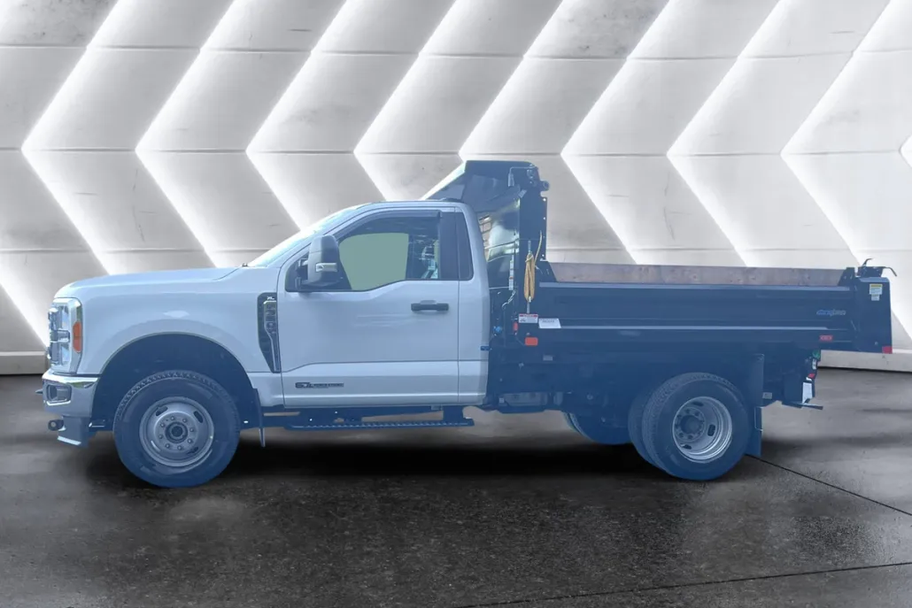 2023 Ford F-350 XL photo 1