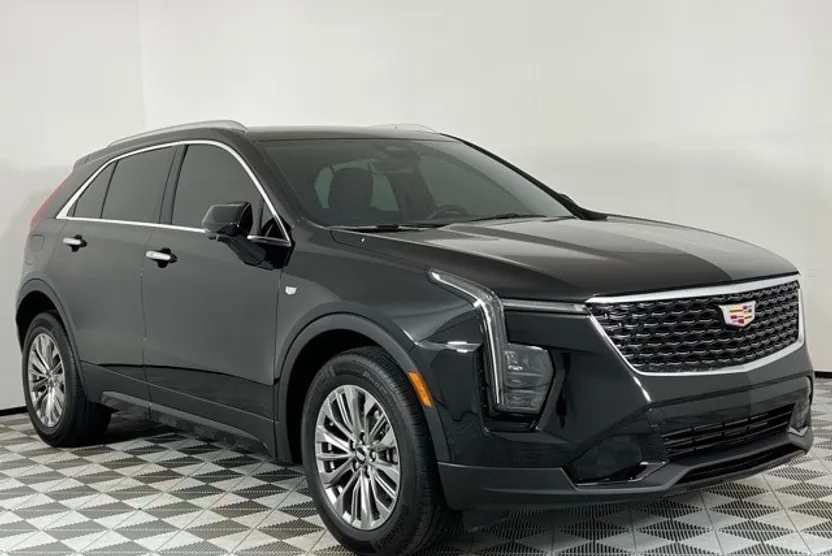 2024 Cadillac XT4 Premium Luxury photo 1