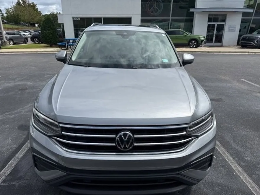 2022 Volkswagen Tiguan SE photo 1