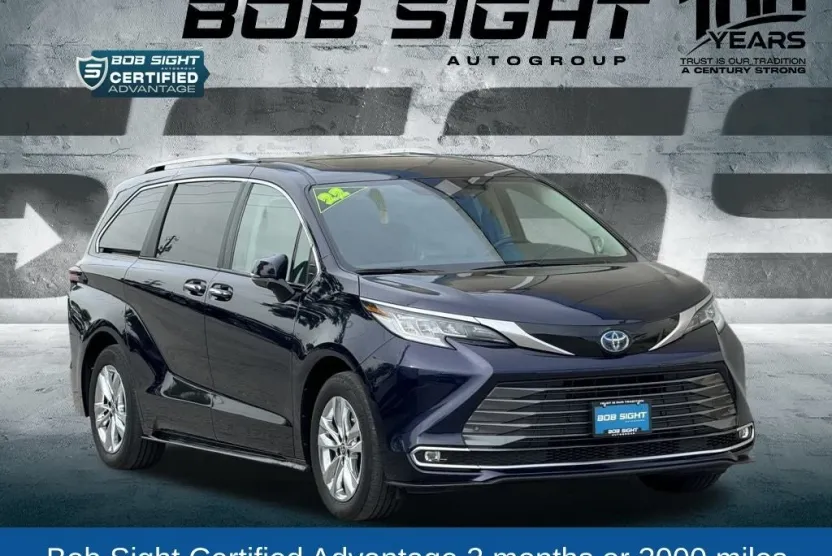 2022 Toyota Sienna Limited photo 1