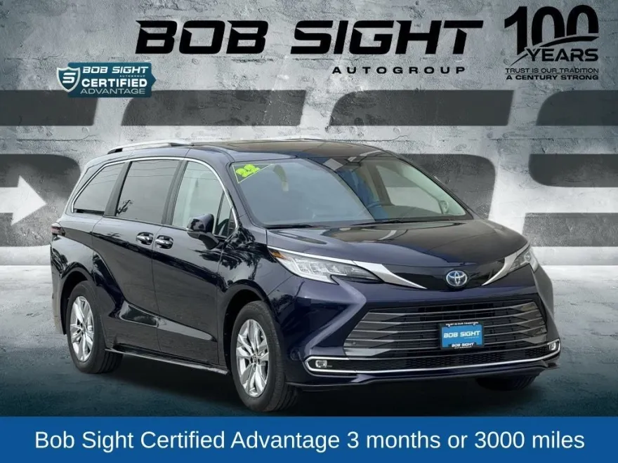 2022 Toyota Sienna Limited photo 1
