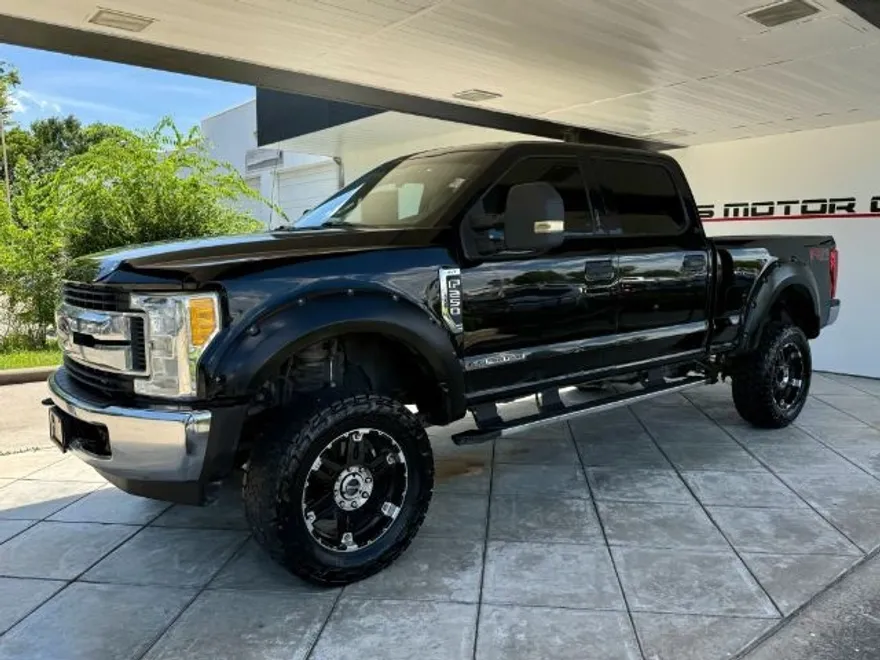2017 Ford F-250 XLT photo 1