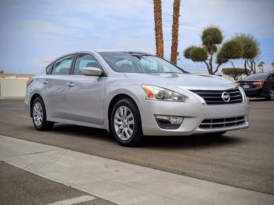 2015 Nissan Altima 2.5 SV photo 1
