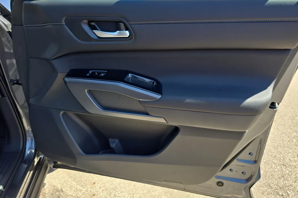 2025 Nissan Pathfinder SL photo 1