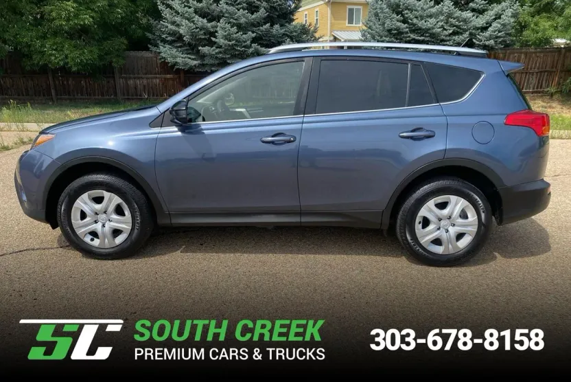 2014 Toyota RAV4 LE photo 1