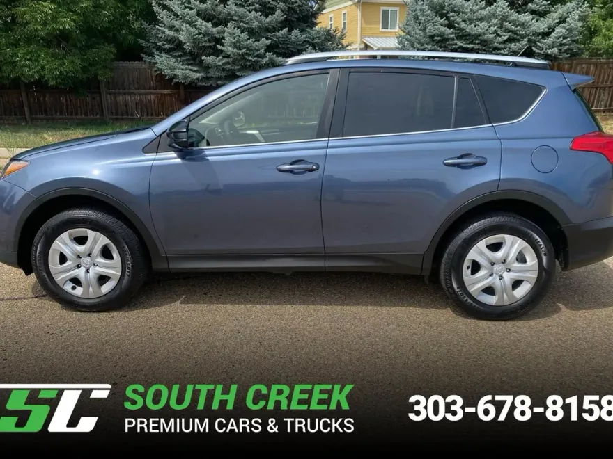 2014 Toyota RAV4 LE photo 1