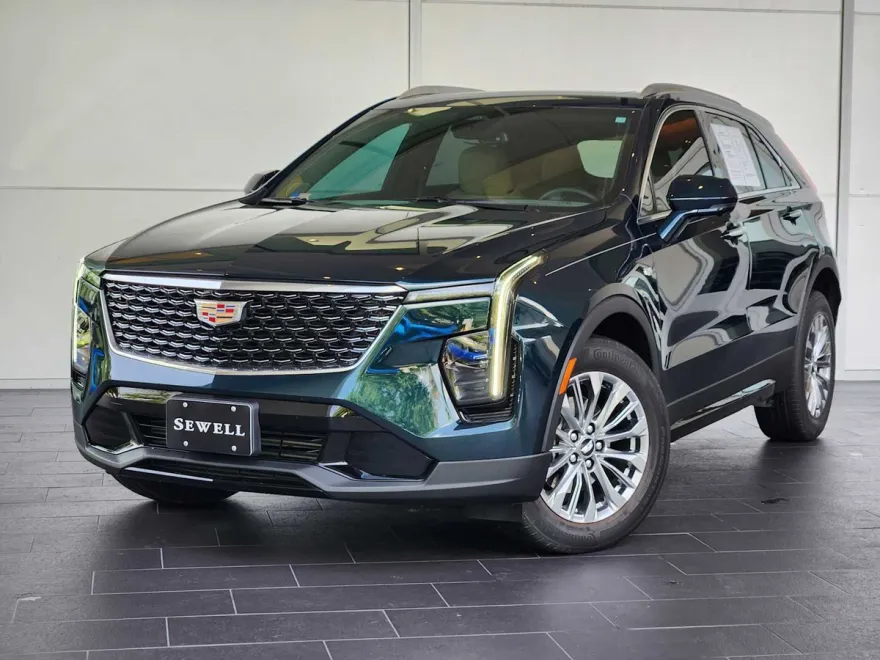 2025 Cadillac XT4 Premium Luxury photo 1