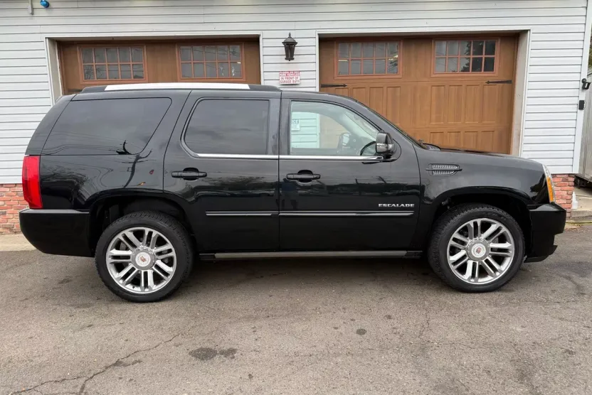 2014 Cadillac Escalade Premium photo 1