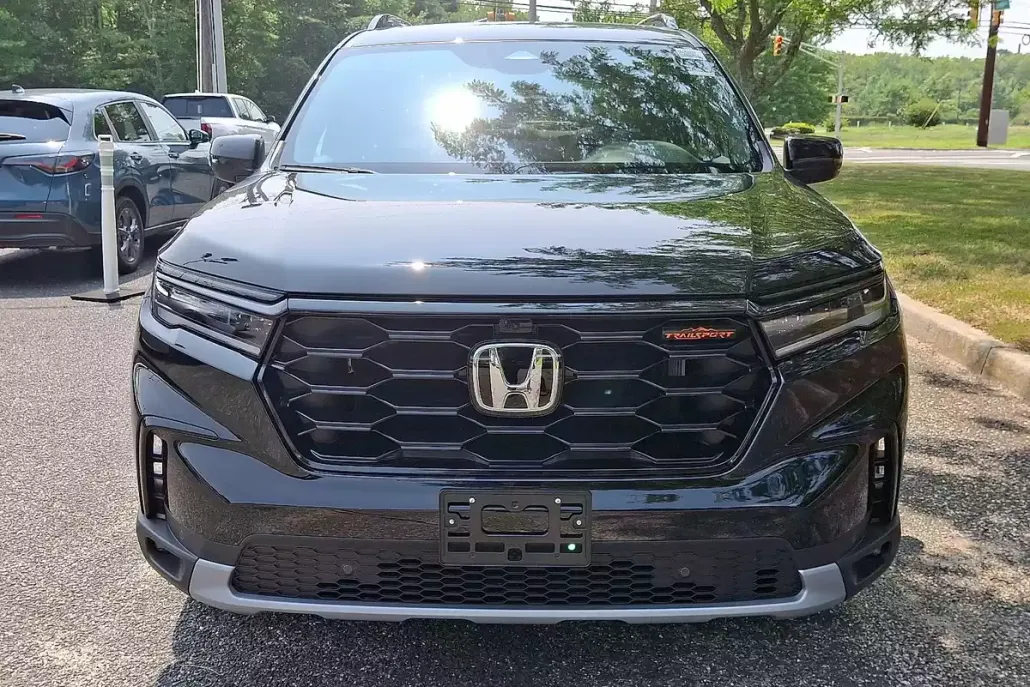 2025 Honda Pilot TrailSport photo 1