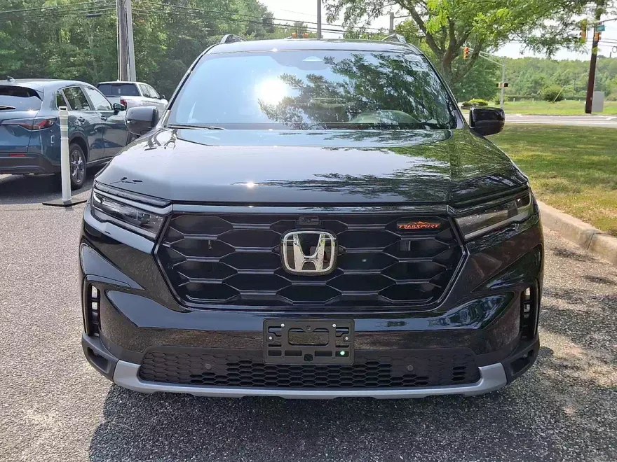 2025 Honda Pilot TrailSport photo 1