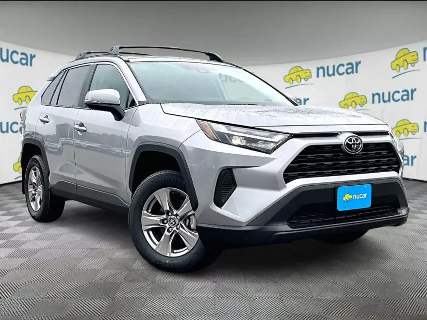 2025 Toyota RAV4 XLE photo 1