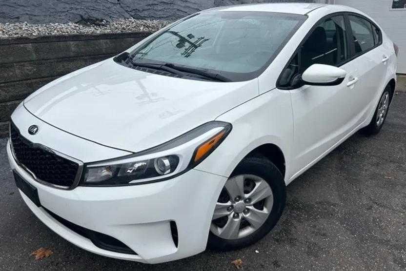 2017 Kia Forte LX Base photo 1