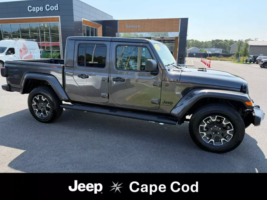 2025 Jeep Gladiator Sport S photo 1