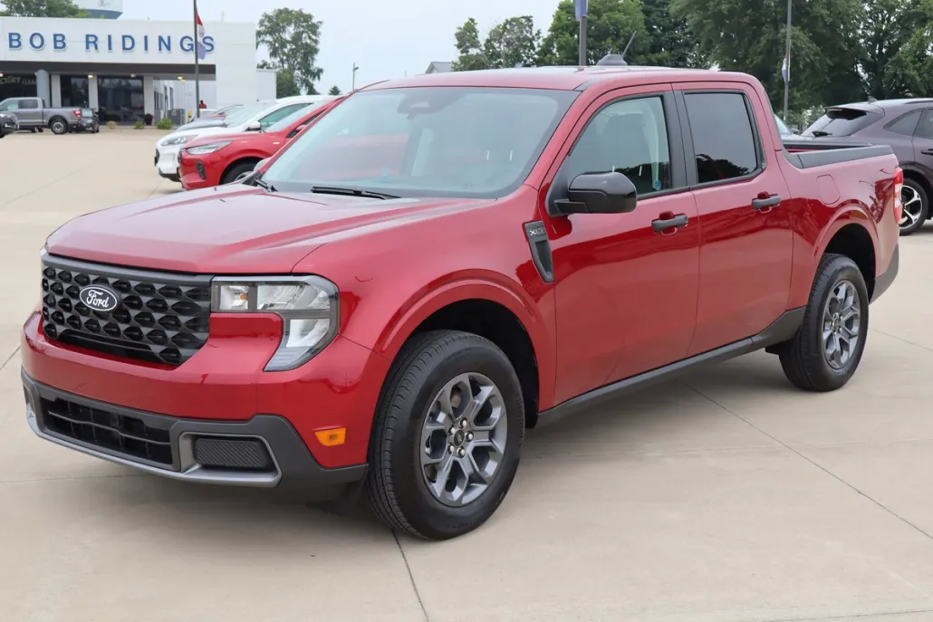2025 Ford Maverick XLT photo 1