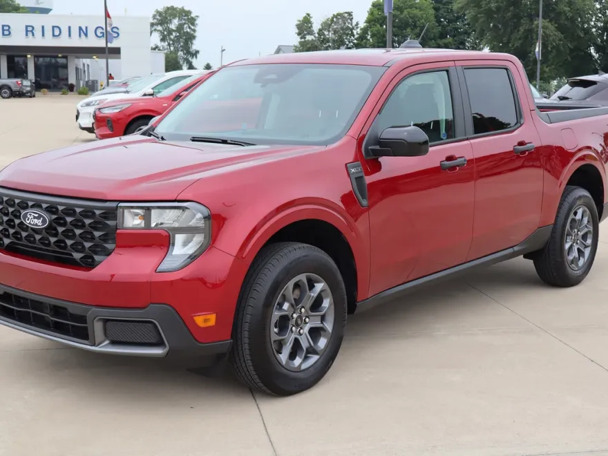 2025 Ford Maverick XLT photo 1