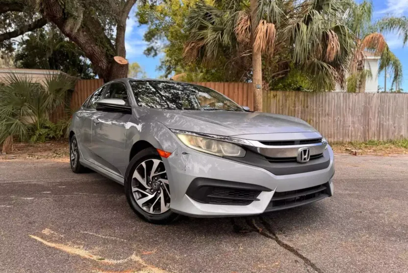 2018 Honda Civic EX photo 1