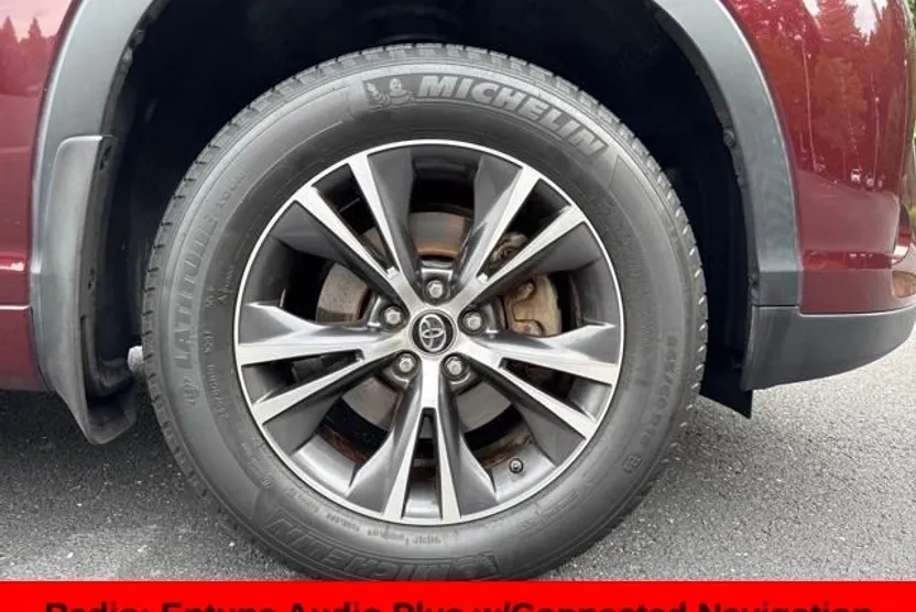 2018 Toyota Highlander LE Plus photo 1