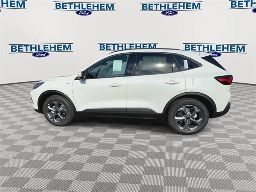 2025 Ford Escape ST-Line Select photo 1
