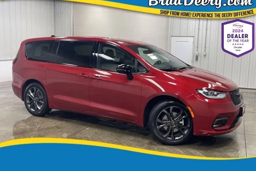 2026 Chrysler Pacifica photo 1