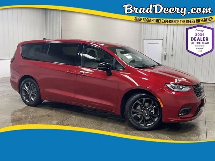 2026 Chrysler Pacifica photo 1