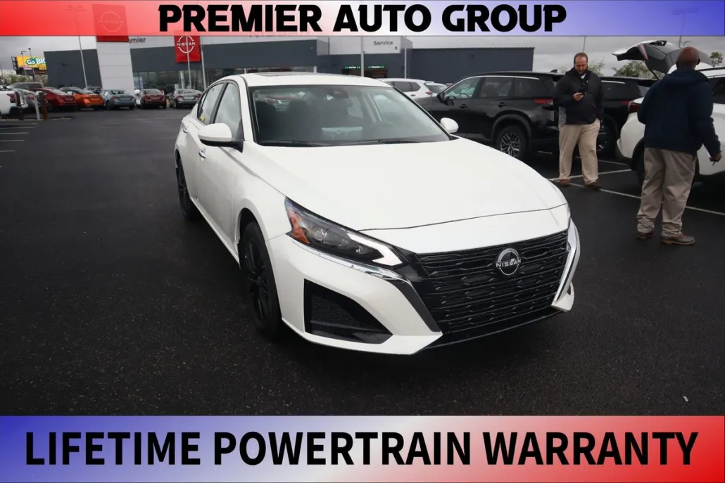 2025 Nissan Altima SV photo 1