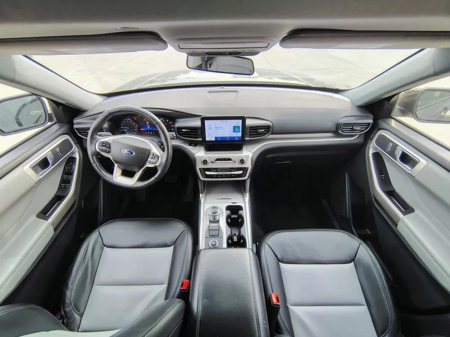 2022 Ford Explorer XLT photo 1