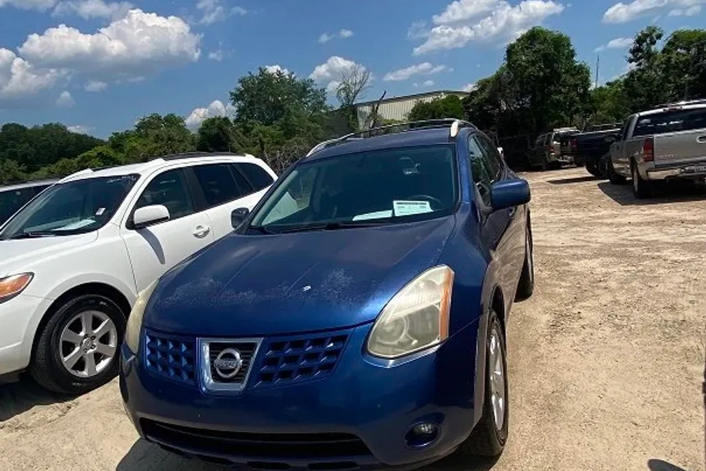 2010 Nissan Rogue photo 1