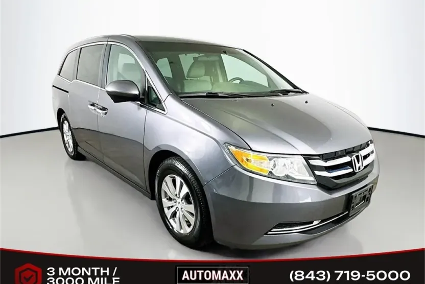 2017 Honda Odyssey SE photo 1