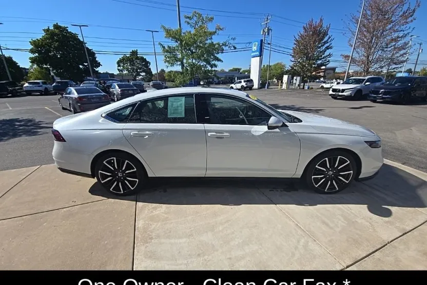 2023 Honda Accord Hybrid Touring photo 1
