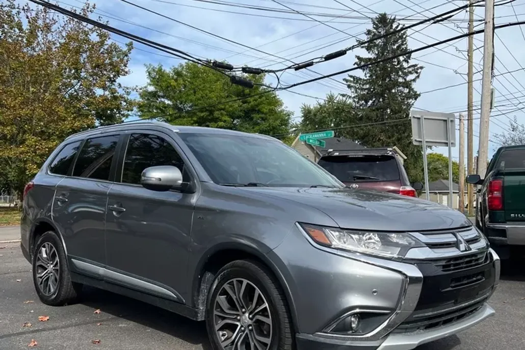2017 Mitsubishi Outlander GT S-AWC photo 1