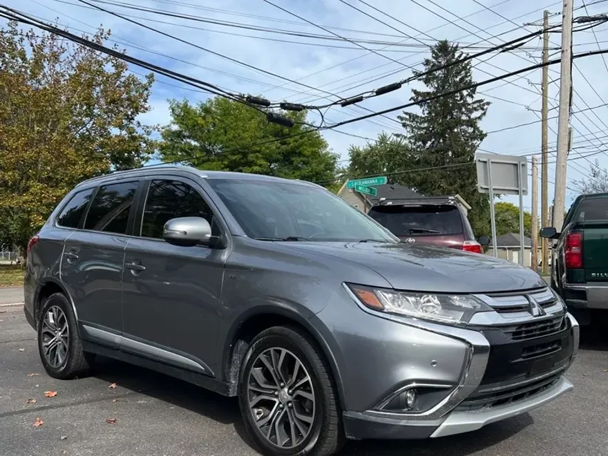 2017 Mitsubishi Outlander GT S-AWC photo 1