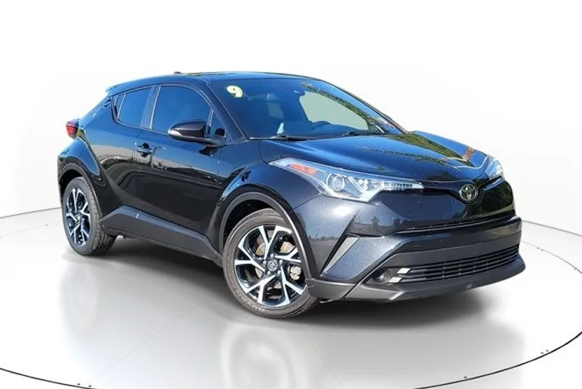 2019 Toyota C-HR LE photo 1