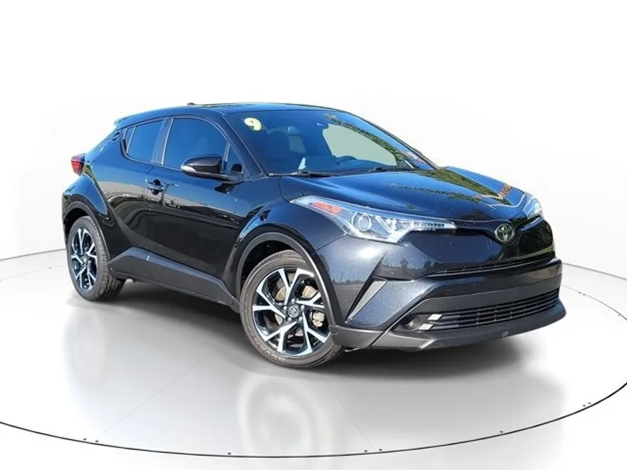2019 Toyota C-HR LE photo 1