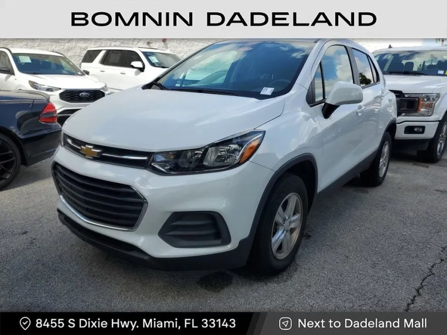 2022 Chevrolet Trax LS photo 1