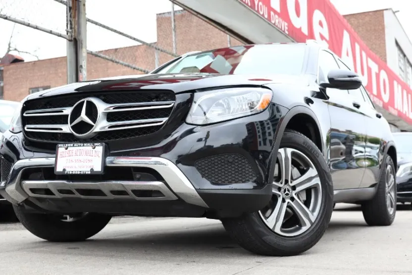2017 Mercedes Benz GLC 300 4MATIC photo 1