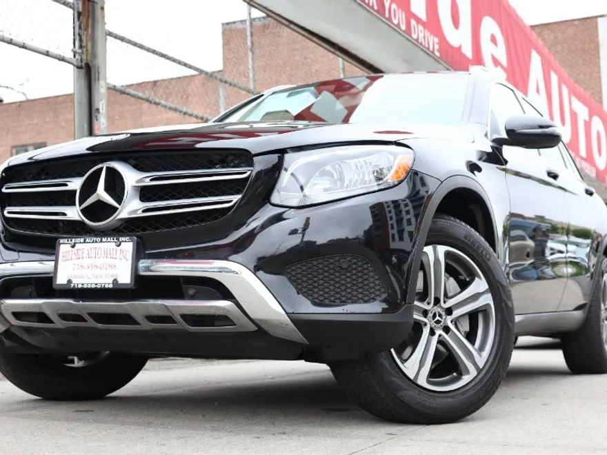 2017 Mercedes Benz GLC 300 4MATIC photo 1
