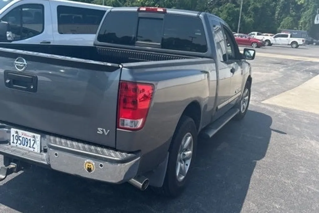 2014 Nissan Titan SV photo 1