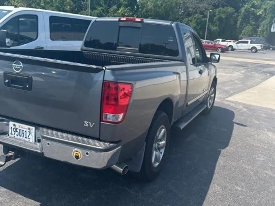 2014 Nissan Titan SV photo 1