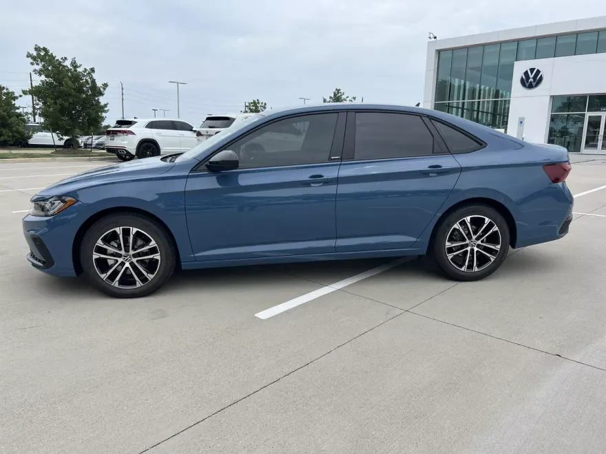 2025 Volkswagen Jetta Sport photo 1