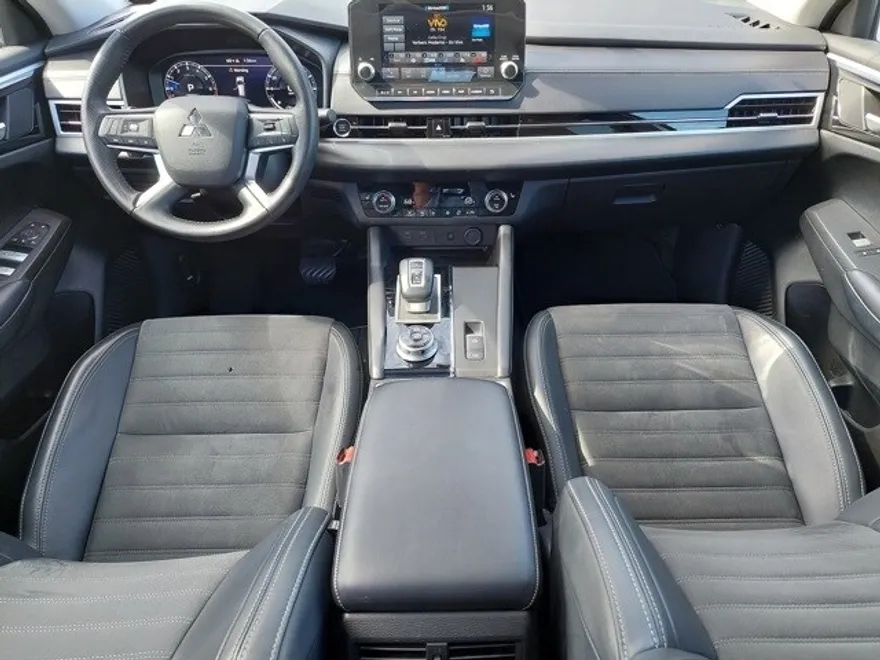 2024 Mitsubishi Outlander SE Black Edition photo 1