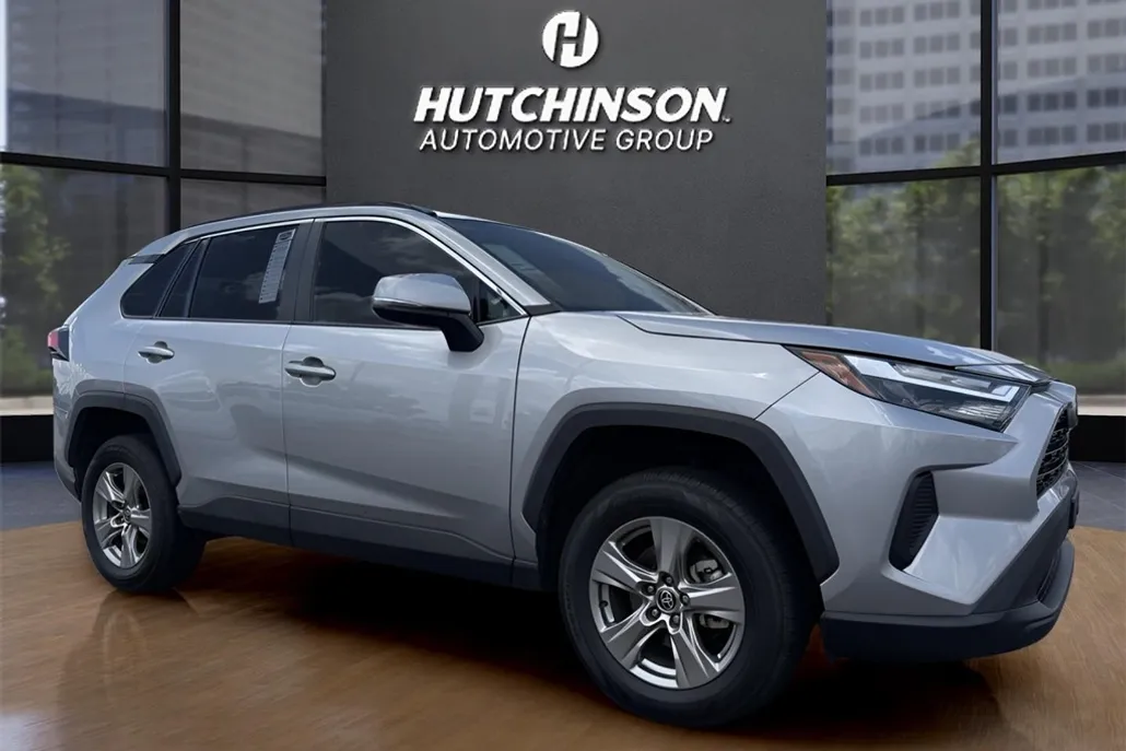 2023 Toyota RAV4 XLE photo 1