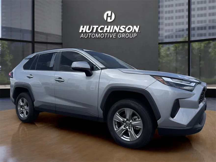 2023 Toyota RAV4 XLE photo 1