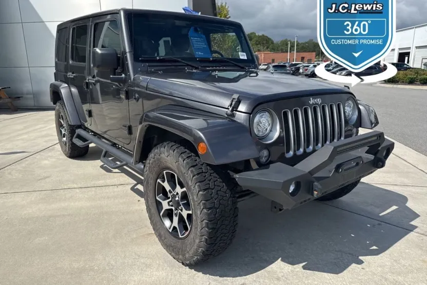 2017 Jeep Wrangler Unlimited Sahara photo 1