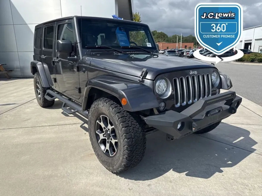 2017 Jeep Wrangler Unlimited Sahara photo 1