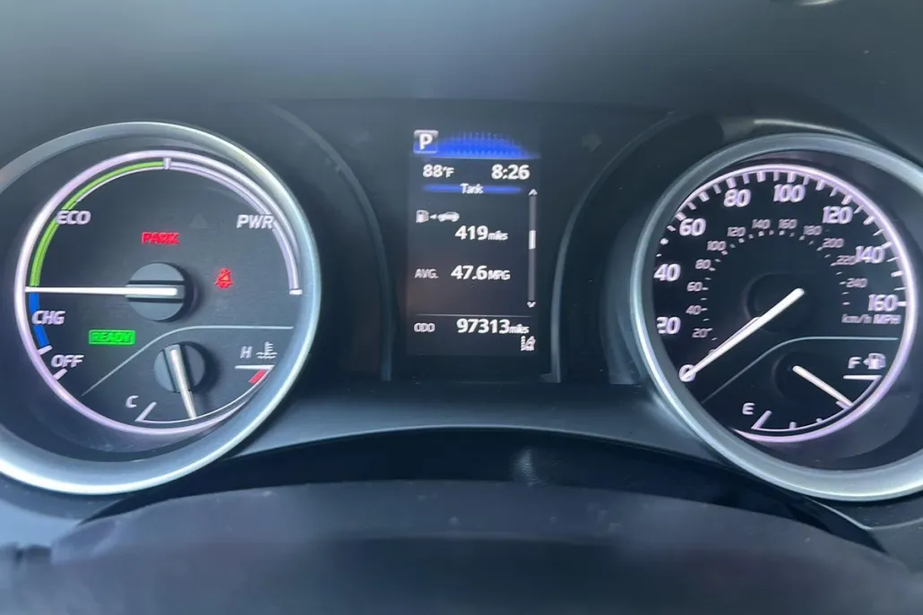 2021 Toyota Camry Hybrid LE photo 1
