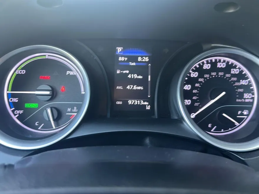 2021 Toyota Camry Hybrid LE photo 1